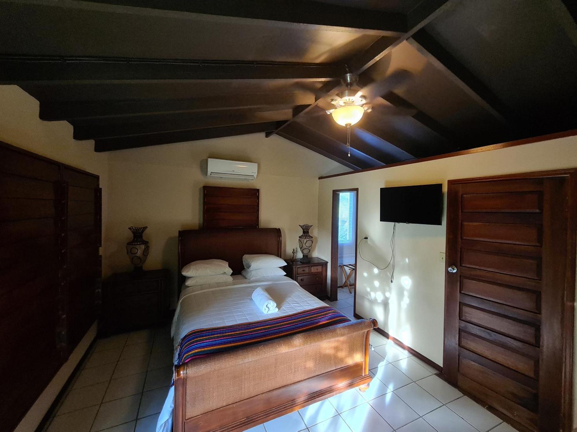 Yocamatsu Bed & Breakfast Caye Caulker Dış mekan fotoğraf