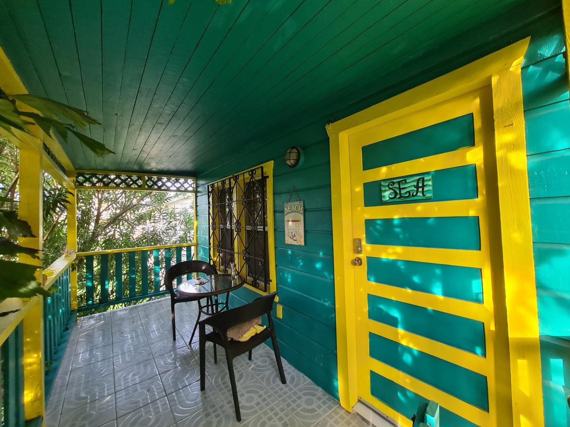 Yocamatsu Bed & Breakfast Caye Caulker Dış mekan fotoğraf
